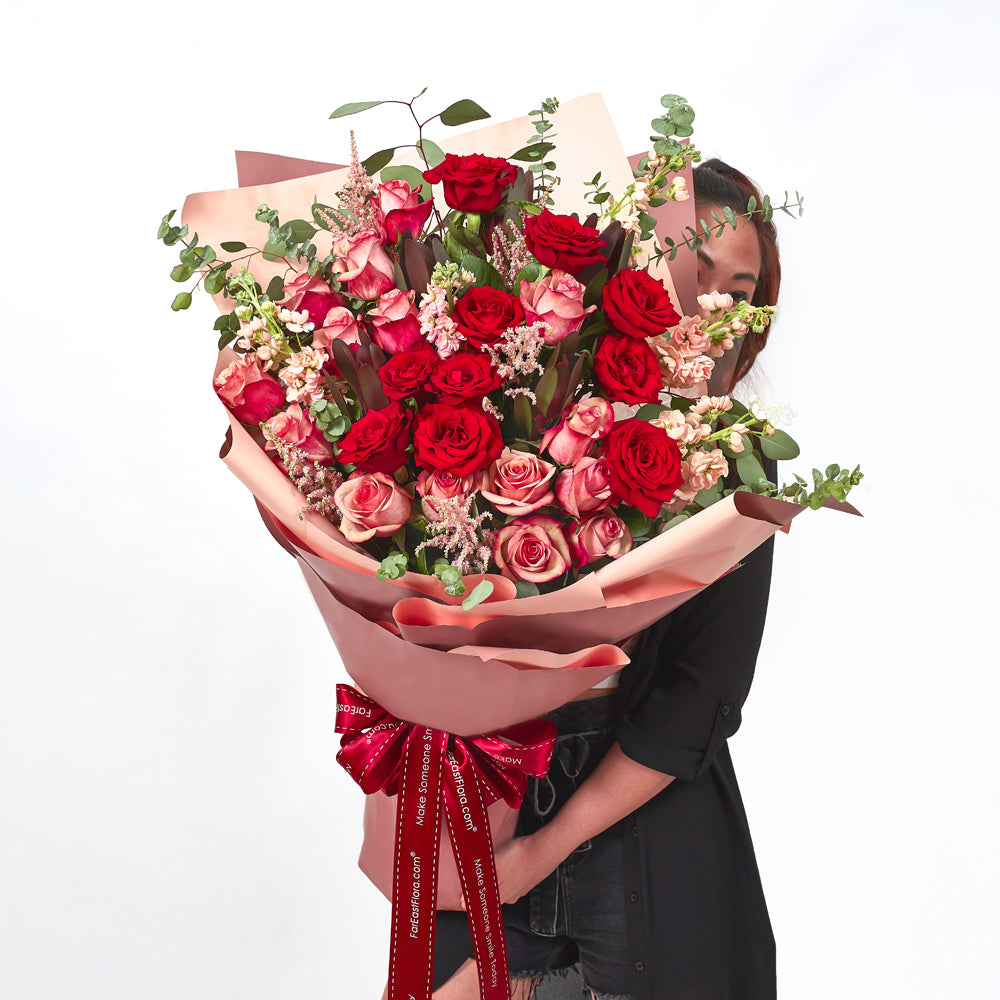 Lover In Red - Giant Bouquet